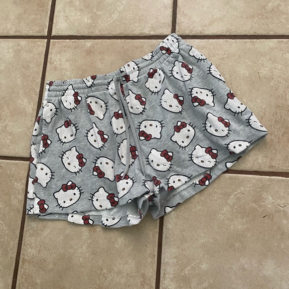 Woman’s Juniors VTG 1990’s Hello Kitty Gray Shorts Size L Preowned - Picture 1 of 2